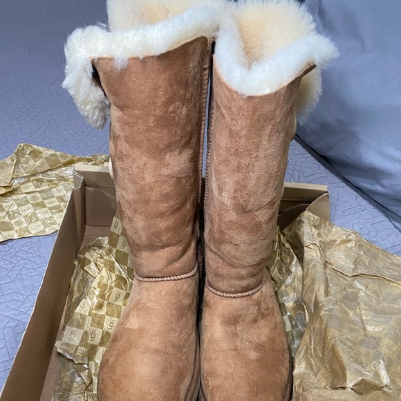 Uggs - Picture 2 of 8